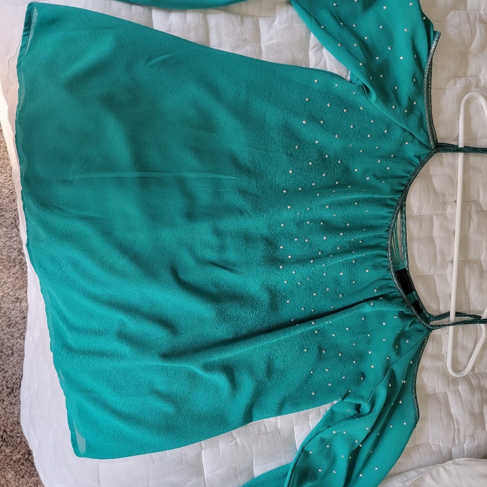 Tops - Picture 2 of 5